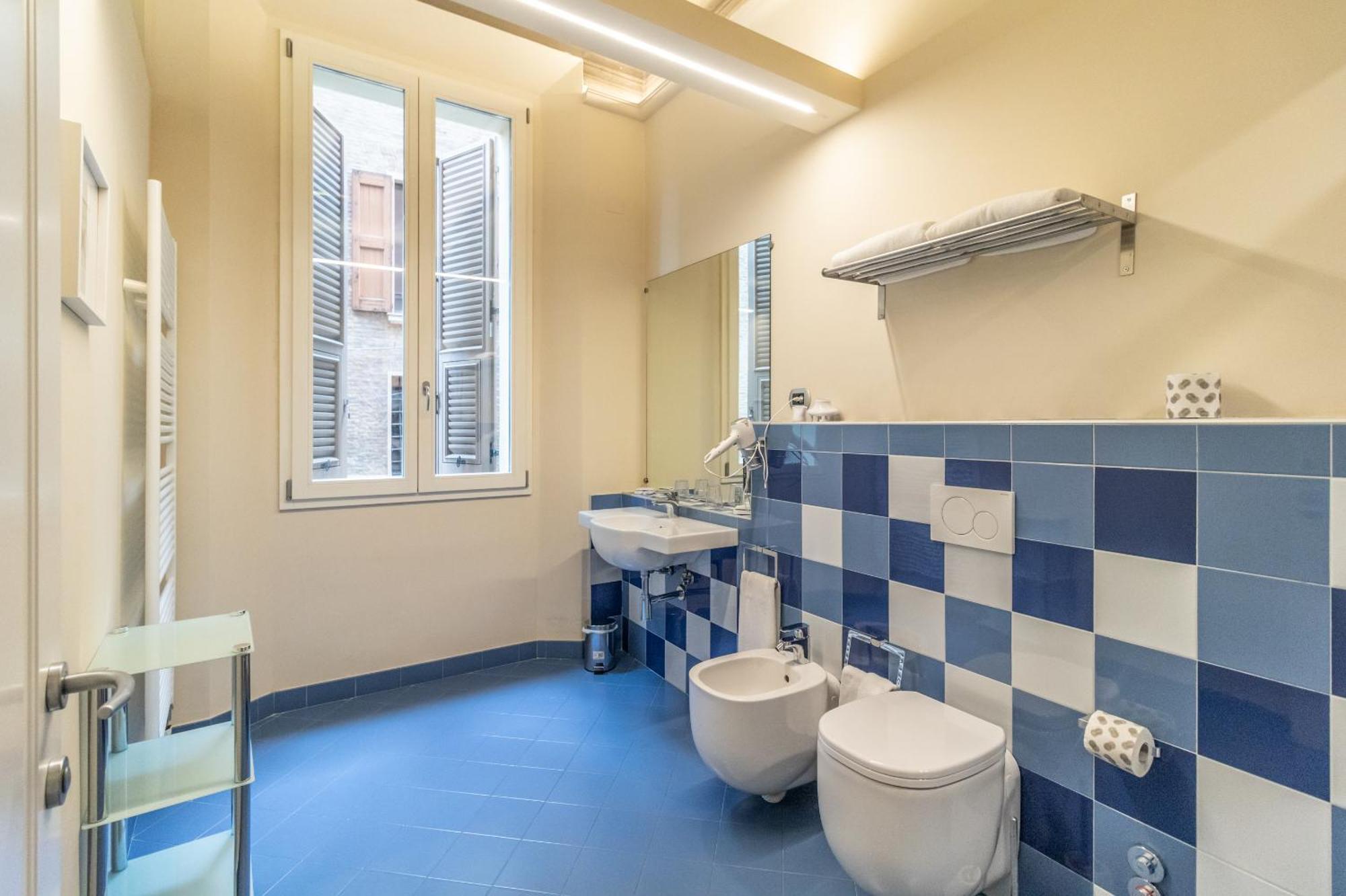 Casa Isolani Luxury Rooms Piazza Maggiore 1 Болоня Екстериор снимка