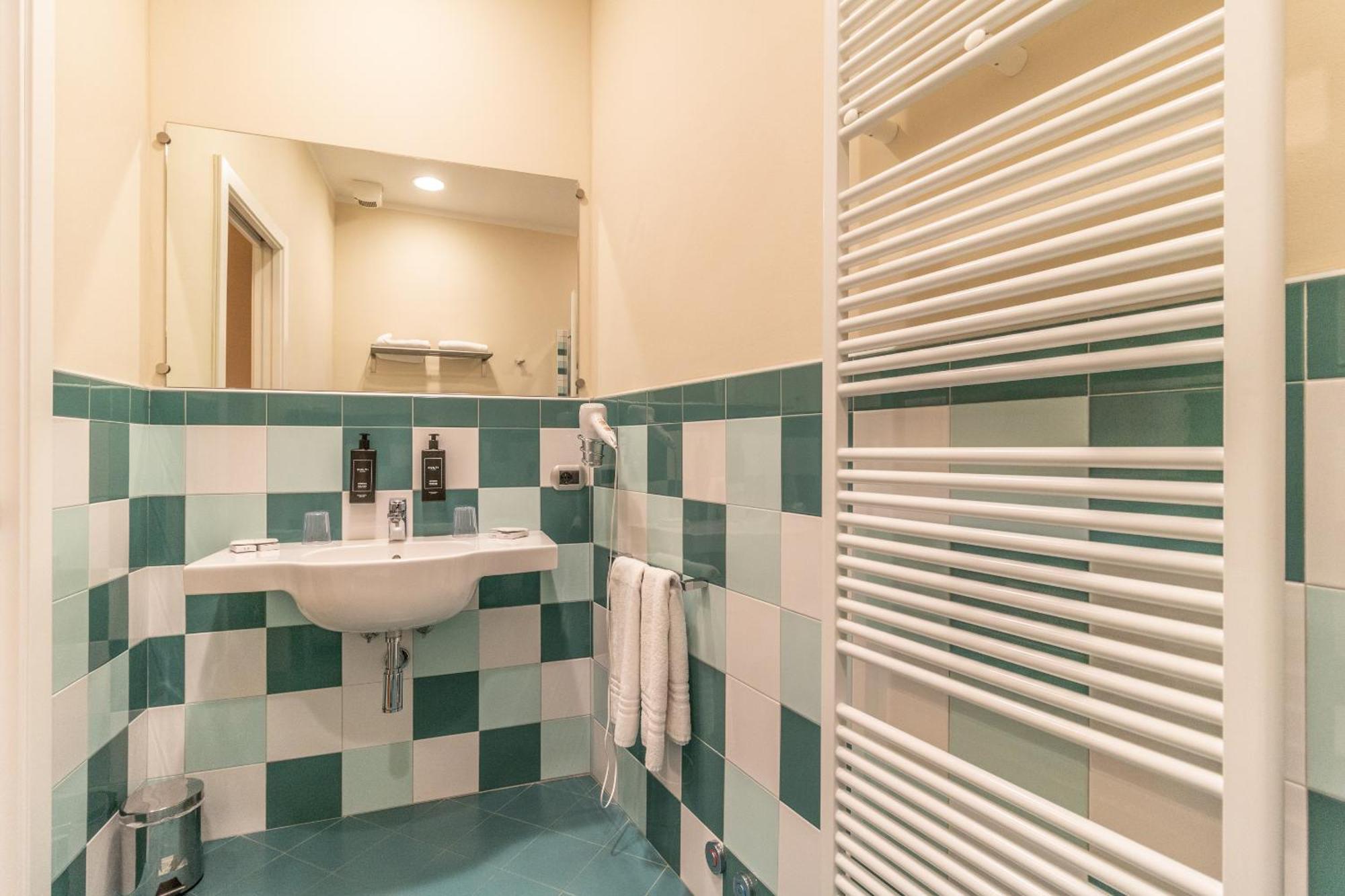 Casa Isolani Luxury Rooms Piazza Maggiore 1 Болоня Екстериор снимка