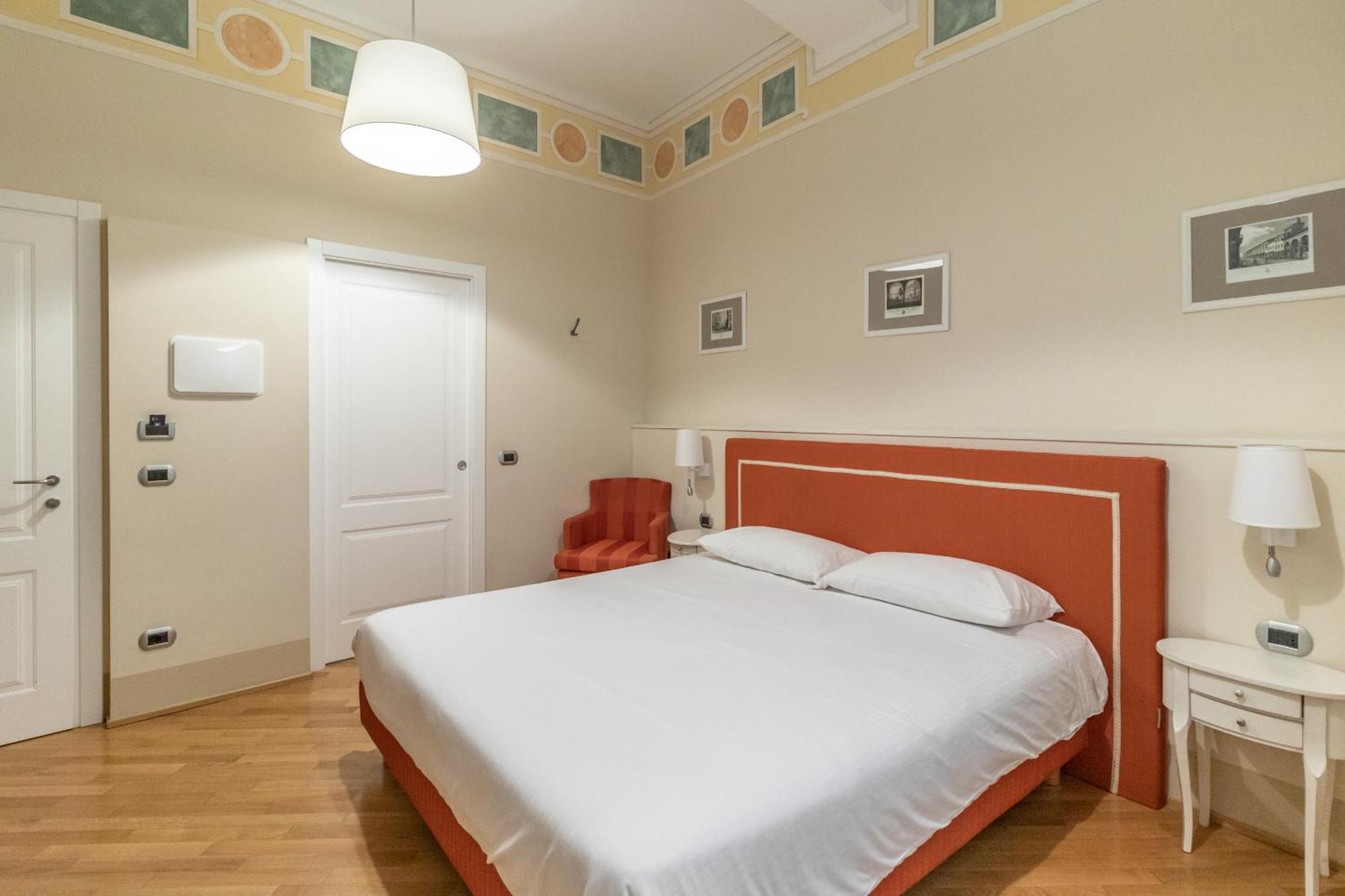 Casa Isolani Luxury Rooms Piazza Maggiore 1 Болоня Екстериор снимка
