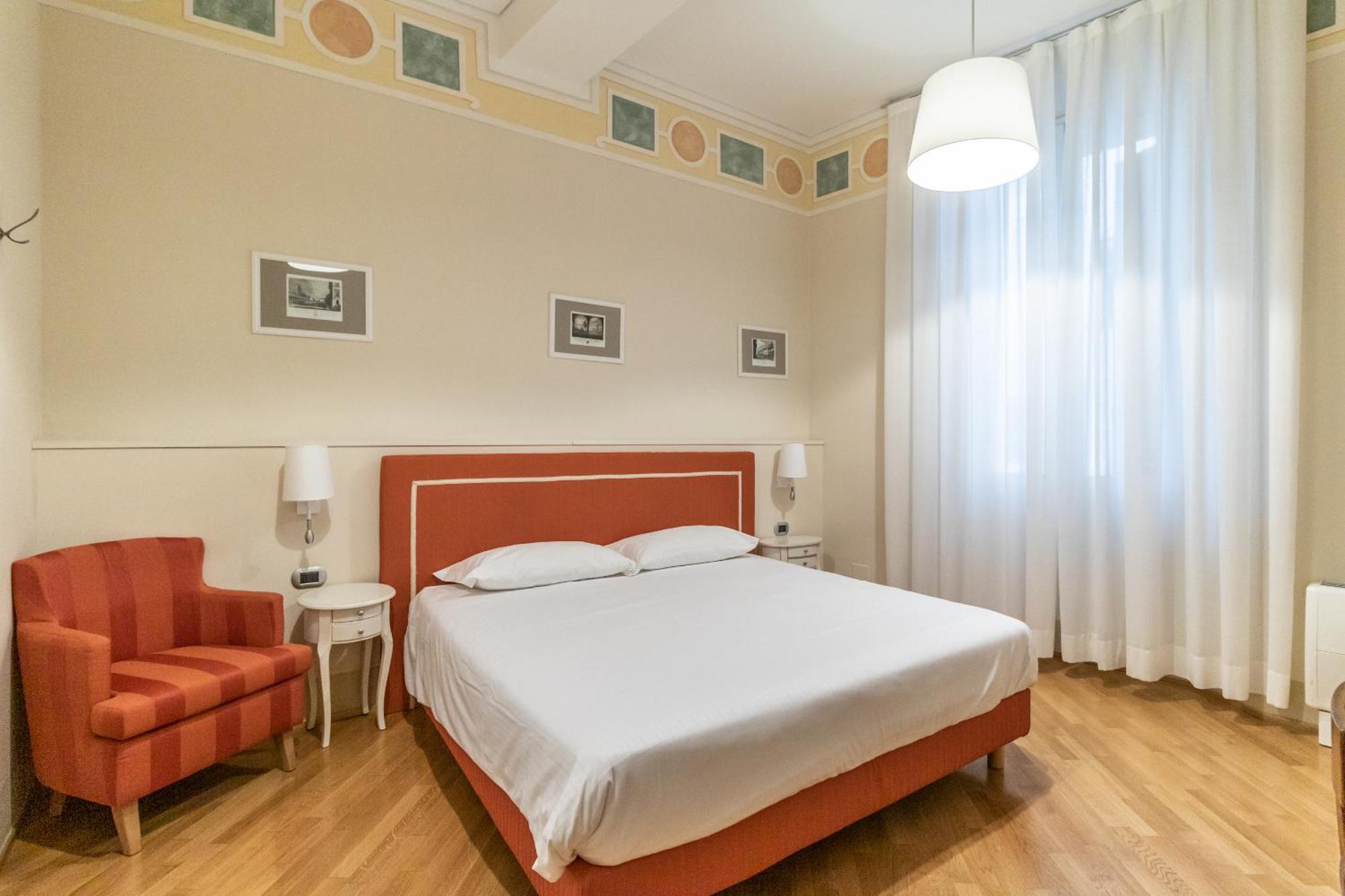 Casa Isolani Luxury Rooms Piazza Maggiore 1 Болоня Екстериор снимка