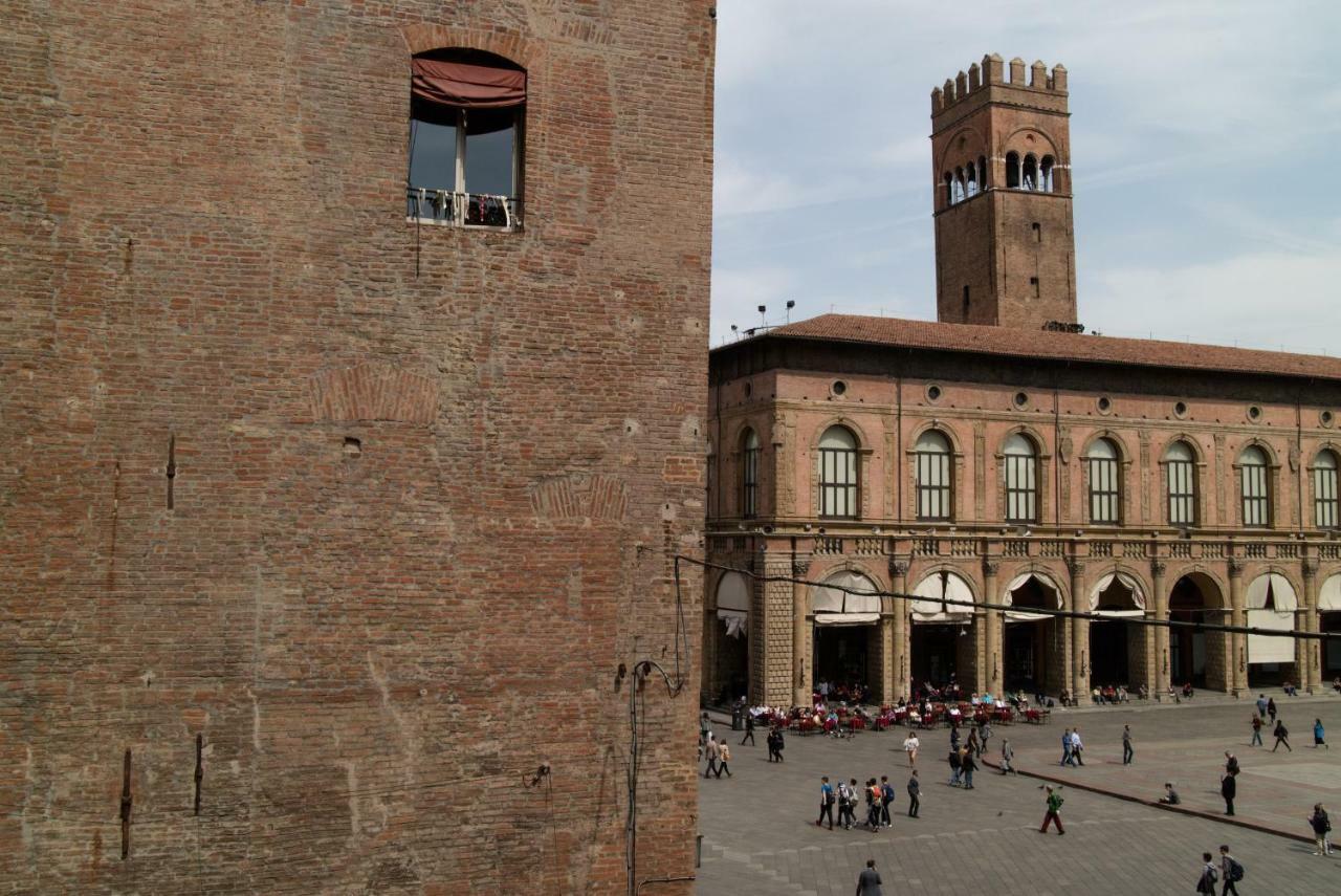 Casa Isolani Luxury Rooms Piazza Maggiore 1 Болоня Екстериор снимка