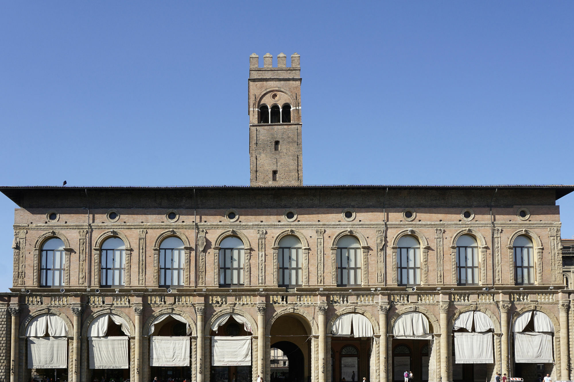 Casa Isolani Luxury Rooms Piazza Maggiore 1 Болоня Екстериор снимка