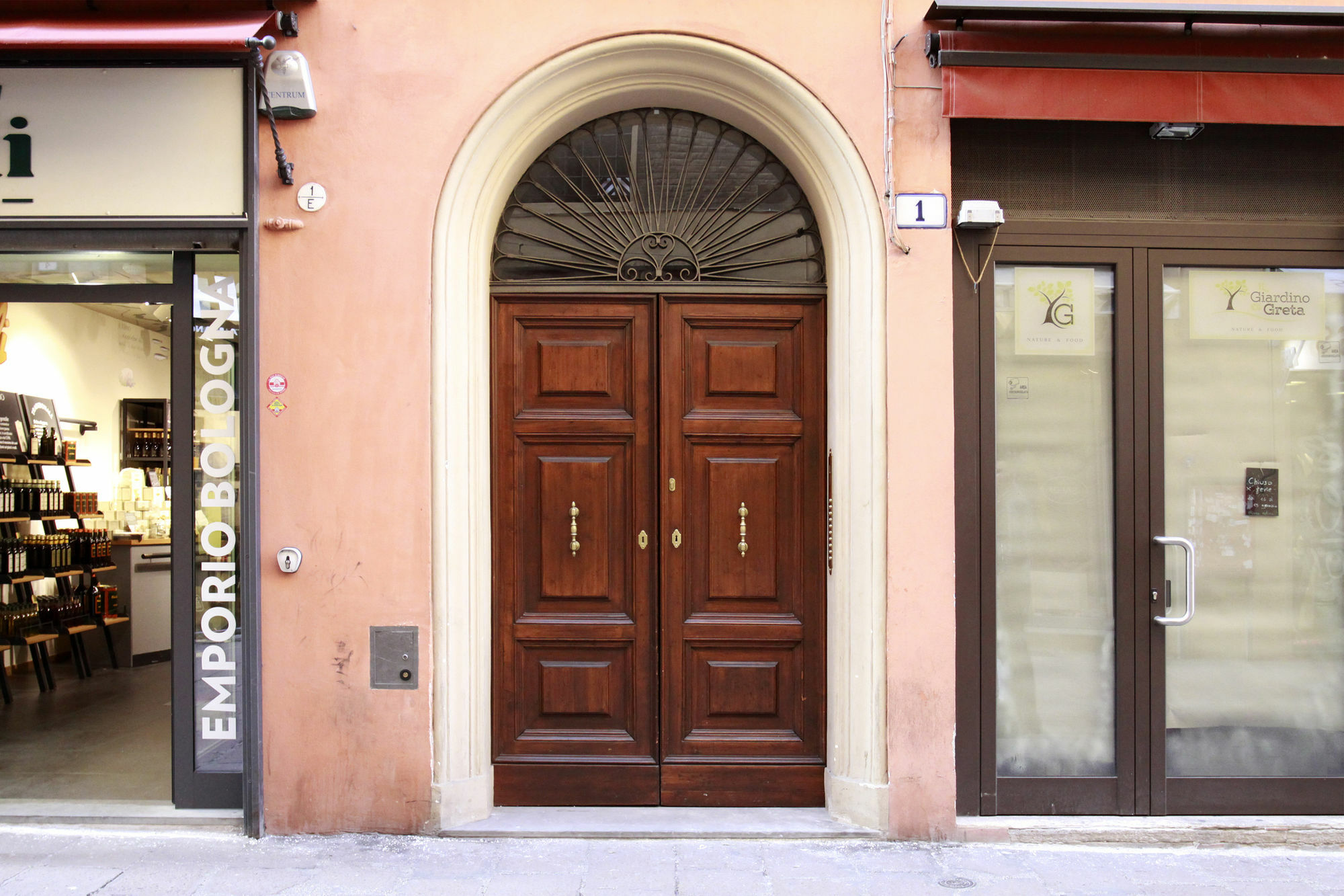 Casa Isolani Luxury Rooms Piazza Maggiore 1 Болоня Екстериор снимка